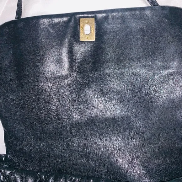 Chanel Black Quilted Leather Shoulder Bag - Picture 5 of 16